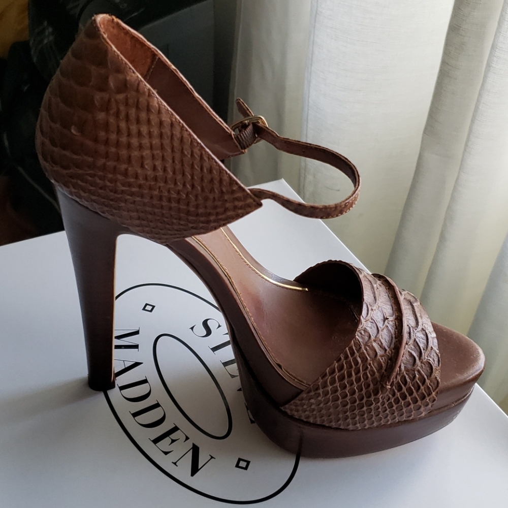 Shoes - Picture 2 of 4